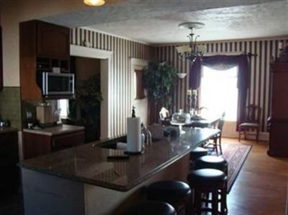 Vintage Charm Bed and Breakfast Hotel - photo 23