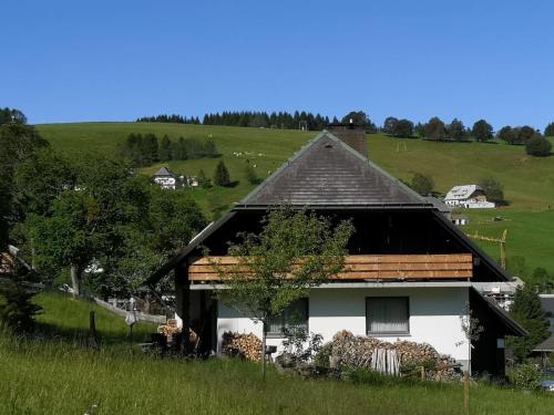 Schwarzwaldhaus Sonnenstraße Oberried Hofsgrund Dreisamtal — hotel in Oberried