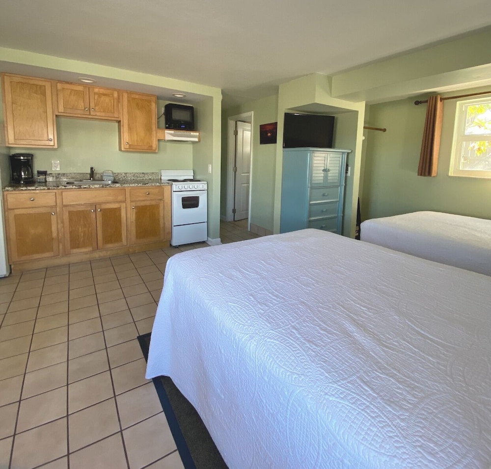 Ragged Edge Resort & Marina - photo 40