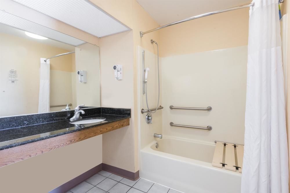 Baymont by Wyndham Greenville - photo 13