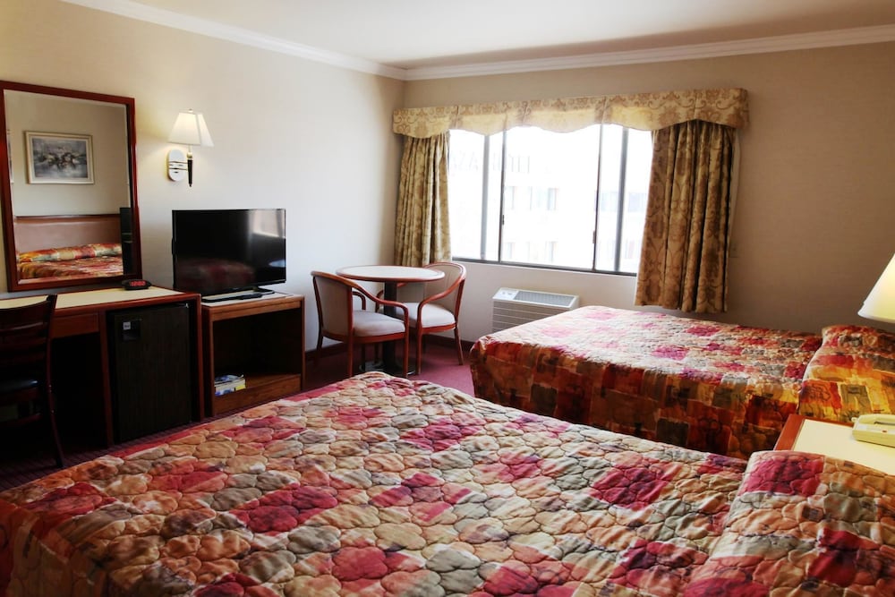 Metro Plaza Hotel - photo 12