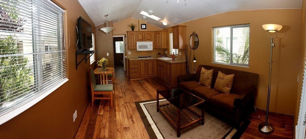 Arden Acres Executive Suites and Cottages - photo 16