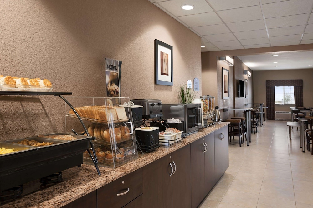 Microtel Inn & Suites by Wyndham Cotulla - photo 18