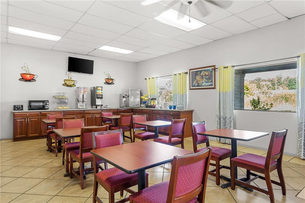 Days Inn by Wyndham Huntington - photo 11