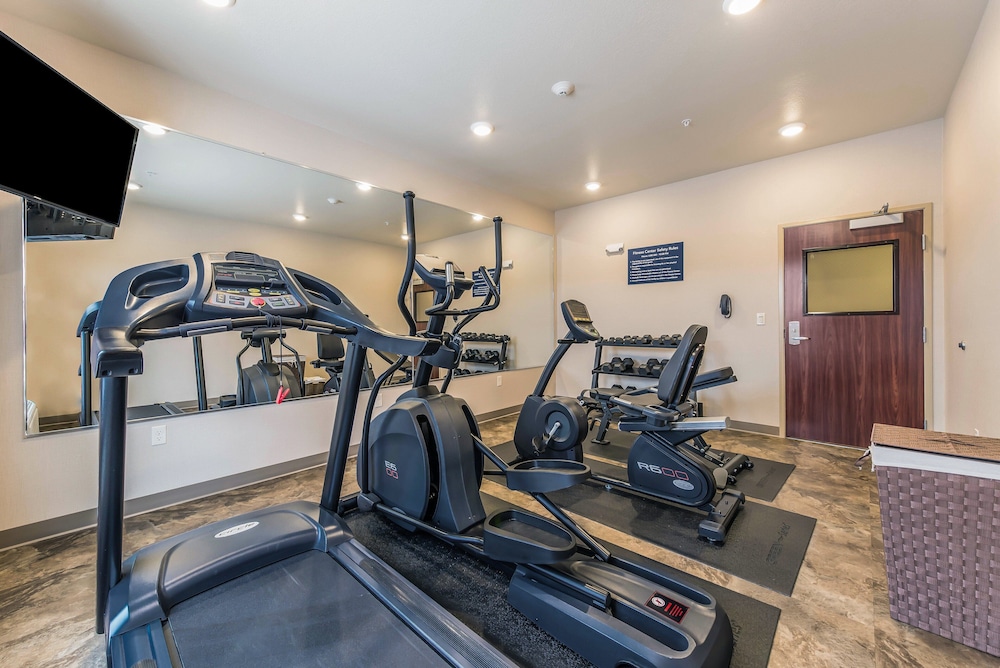 Cobblestone Hotel & Suites Hutchinson - photo 40