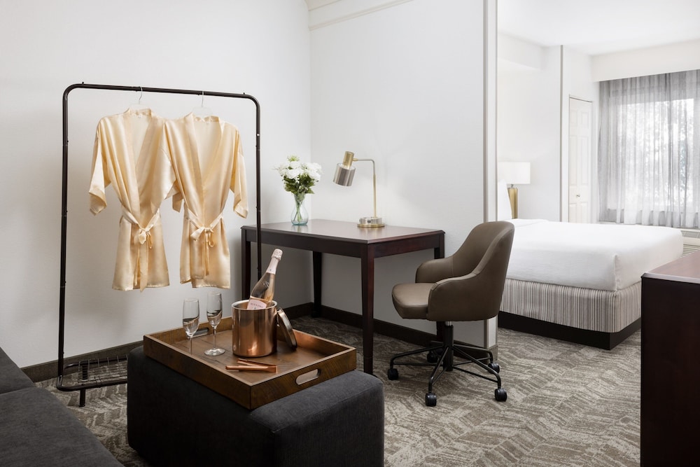 SpringHill Suites by Marriott Fresno - photo 10