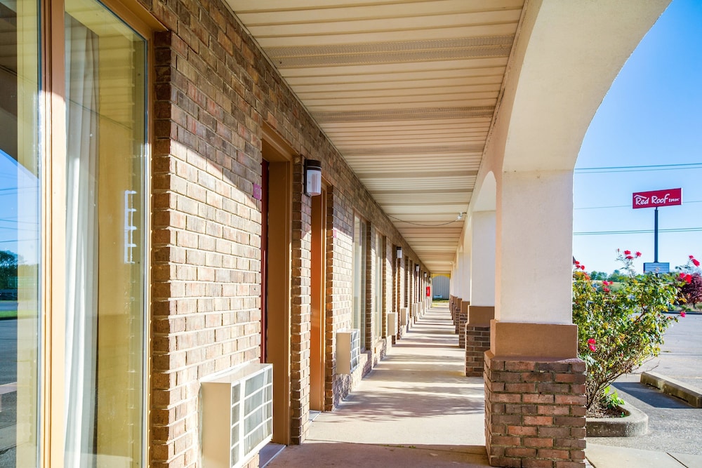 Red Roof Inn Vincennes - photo 23