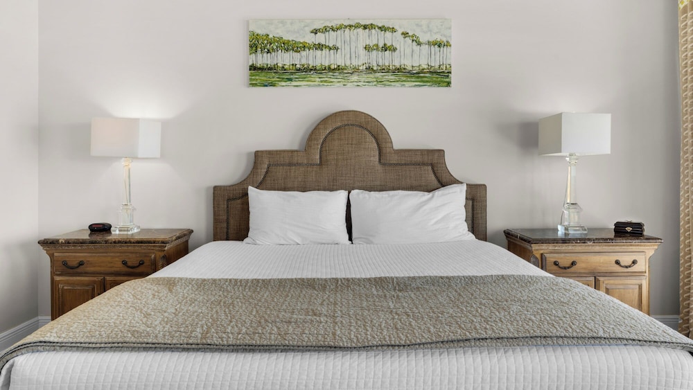 Legacy 303: Beachfront Retreat on 30a — 4-Star Luxury Hotel in Santa Rosa, United States