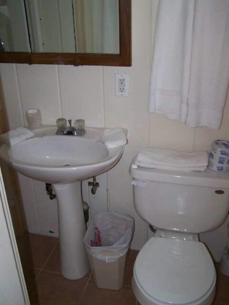 Nautical Motel and Suites - photo 95