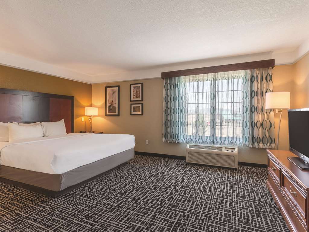 La Quinta Inn & Suites by Wyndham Deming - photo 23