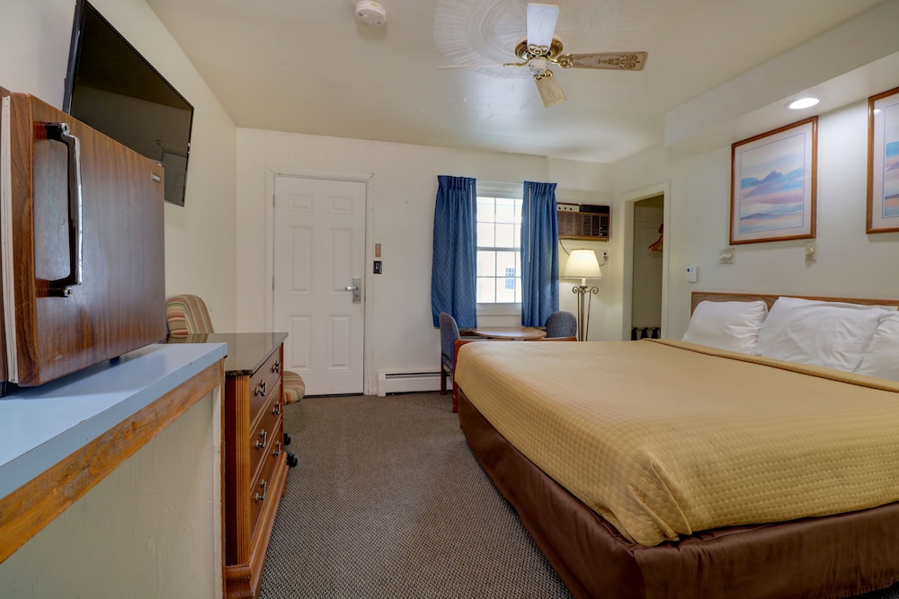 Brookside Motel And Cottages - photo 12