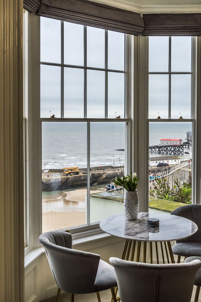 Pieces of Eight Two Bedroom Apartment — 5-Star Luxury Hotel in Tenby, United Kingdom