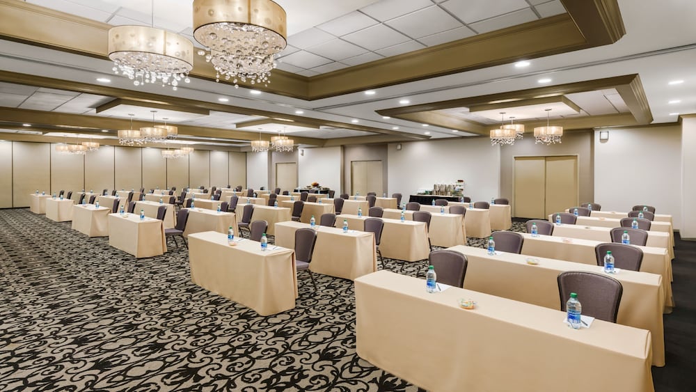 Crowne Plaza Phoenix Airport PHX by IHG - photo 73
