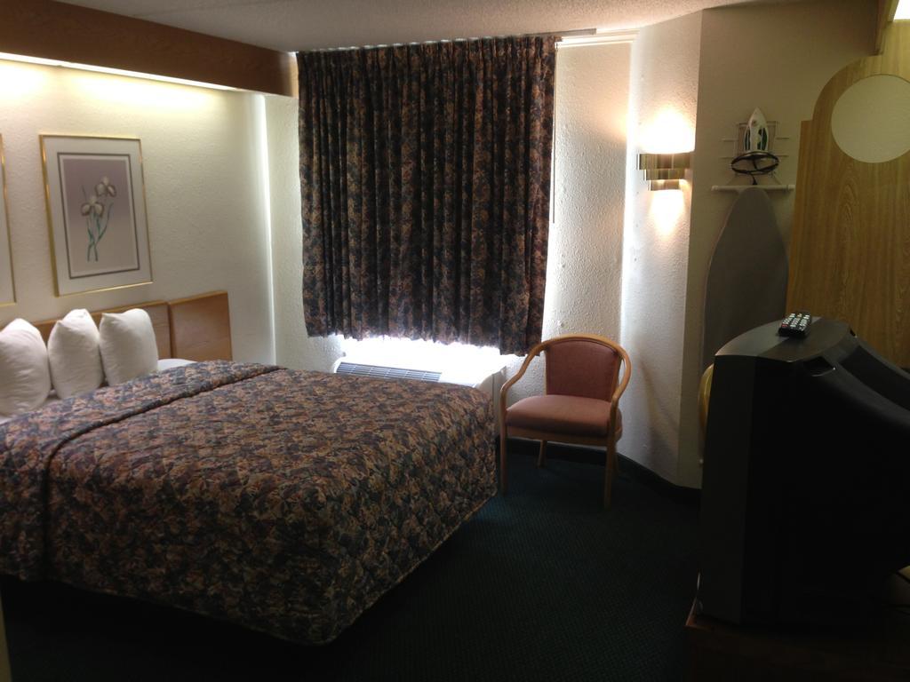 Economy Inn Brunswick - photo 5