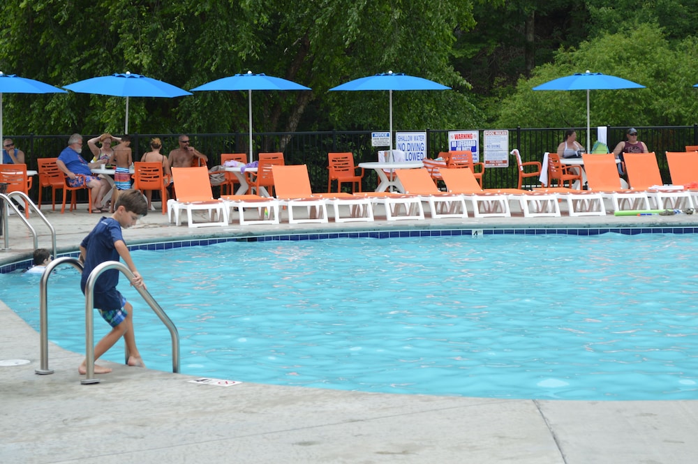 Country Cascades Waterpark Resort - photo 42