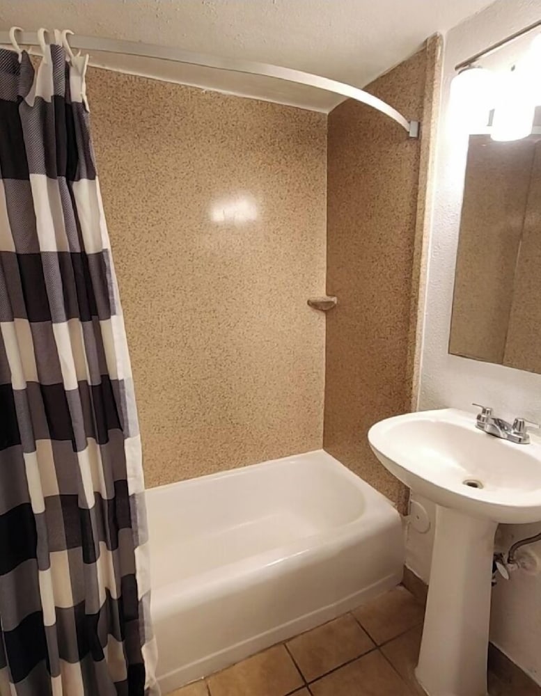 Welcome Inn And Suites - photo 19