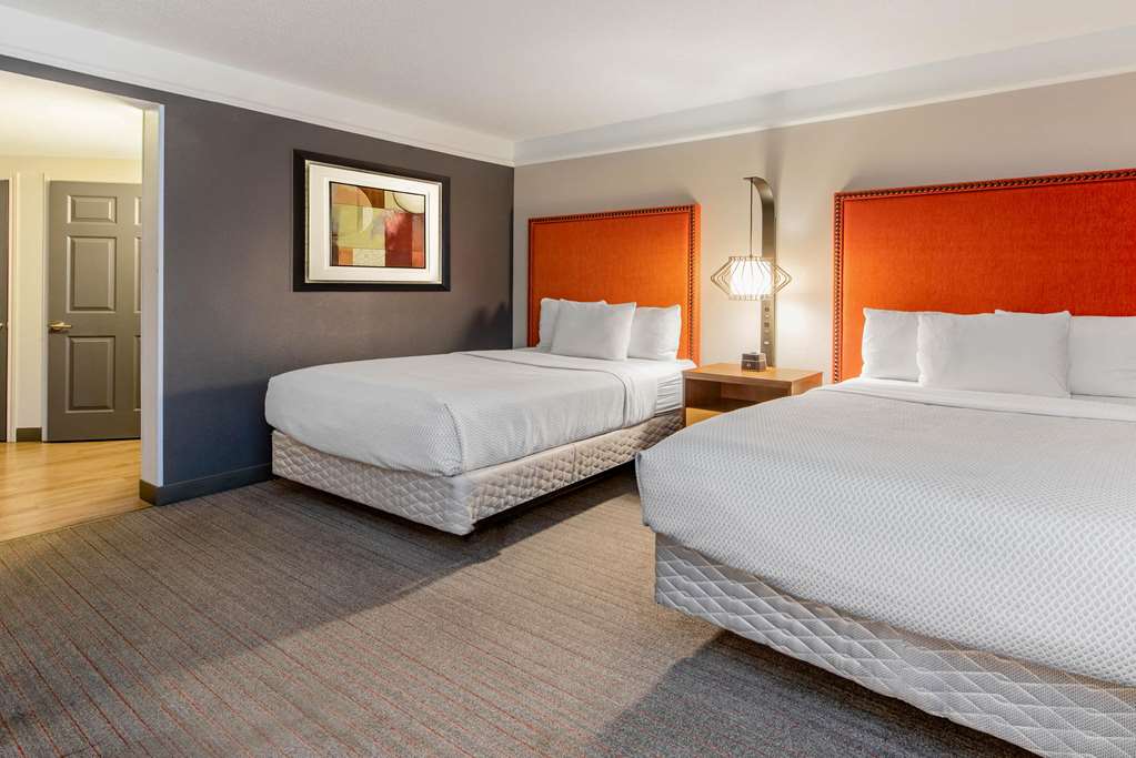 La Quinta Inn & Suites by Wyndham New Orleans Downtown - photo 39