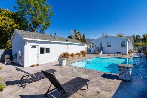 San Fernando Pool home Large Private Guest House — 4-Star Luxury Hotel in San Fernando, United States