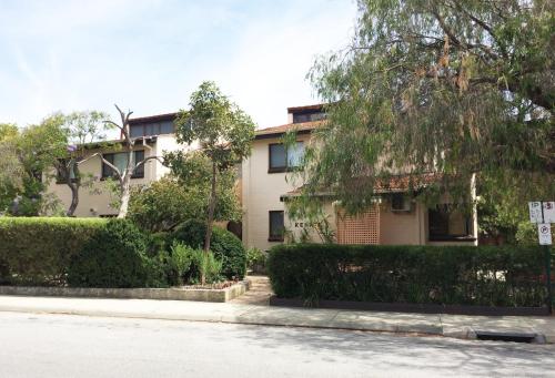 Kenata Fairway Apartment Hotel — Perth