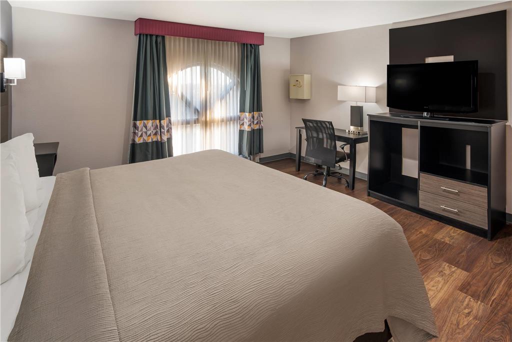 Quality inn & Suites Cincinnati I 275 - photo 15