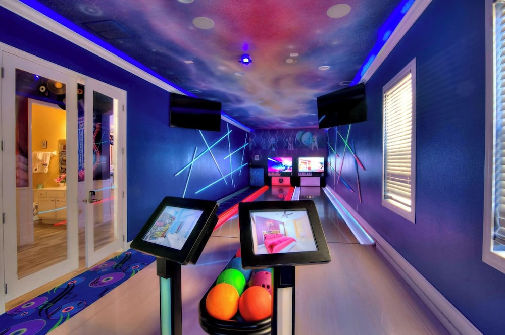 Floridian Cabana by All Vacation Dreams — 4-Star Luxury Hotel in Davenport, United States