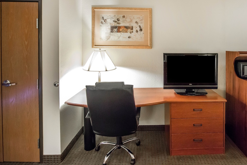 Quality Inn Parsons North - photo 22