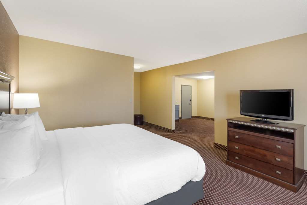 Quality Inn & Suites Bloomington University Area - photo 18