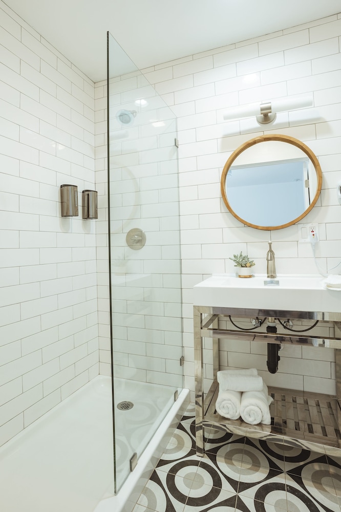 The Belmont Shore Inn - photo 59