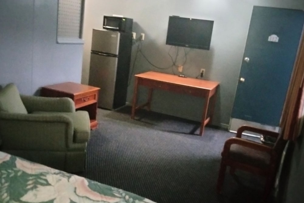 Blueway Inn and Suites El Dorado - photo 4