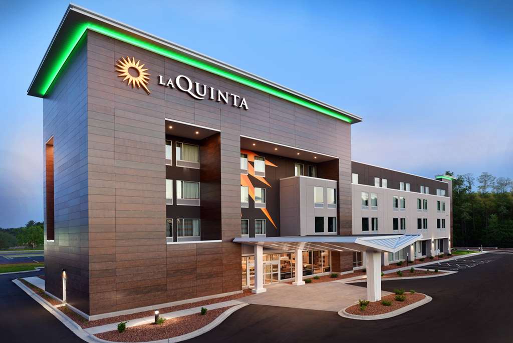 La Quinta Inn & Ste by Wyndham Wisconsin Dells Lake Delton - photo 4