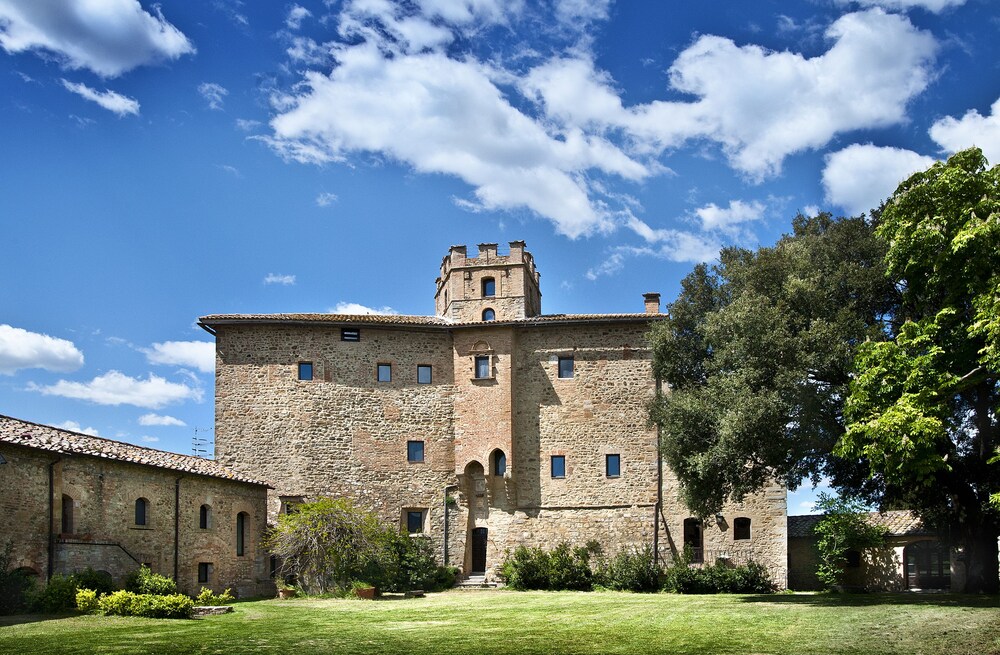 Castel Porrona Relais & Spa — 5-Star Luxury Hotel in Cinigiano, Italy