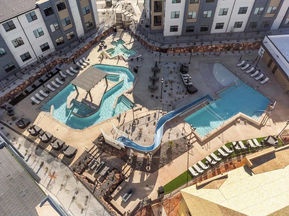 Coral Springs Getaway Outdoor and Indoor Heated Pool Close to Zion National Park — 4-Star Luxury Hotel in Hurricane, United States