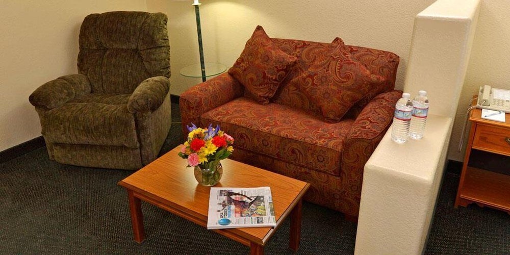 Gateway Studio Suites - photo 11