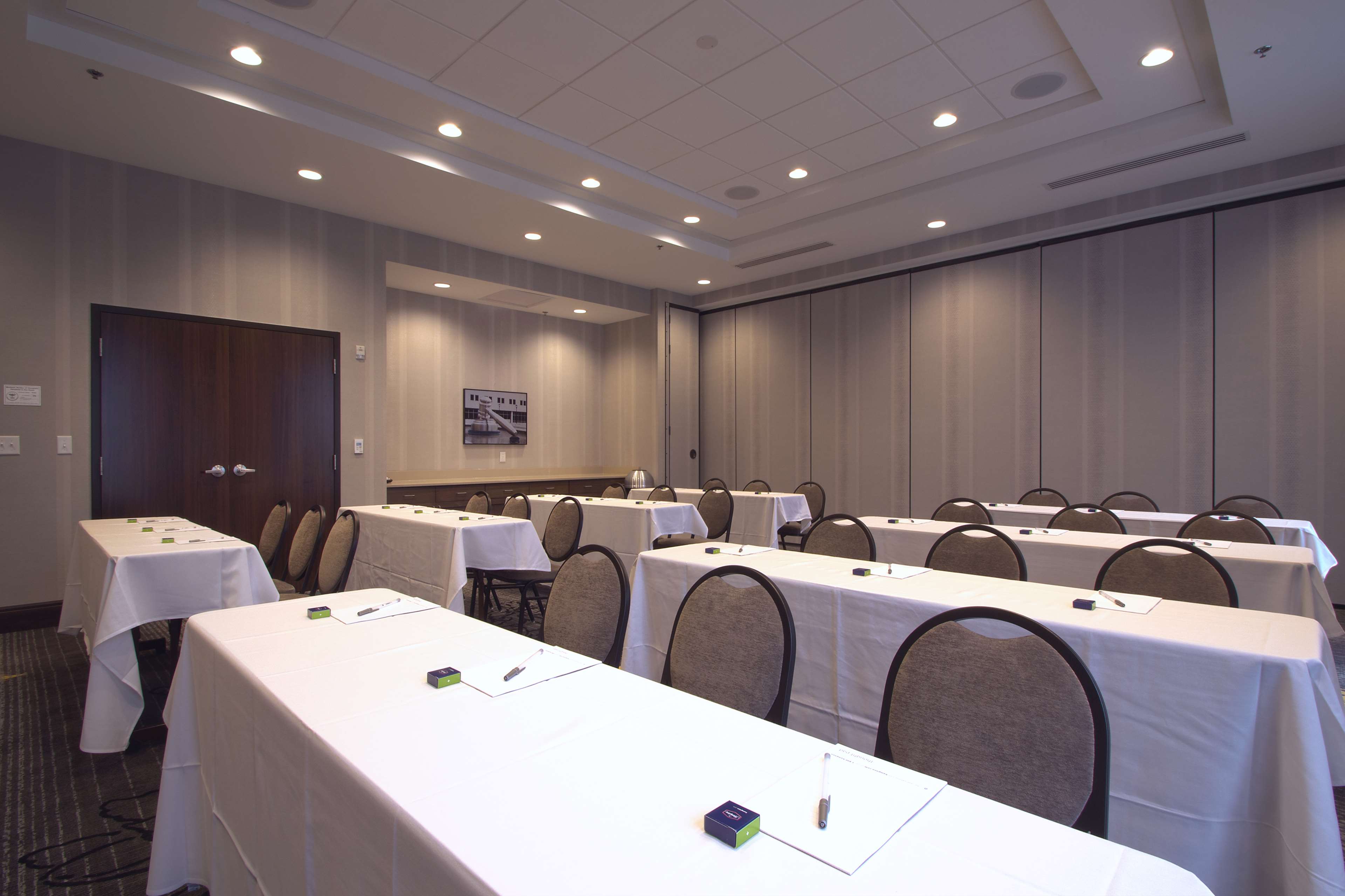 Hampton Inn & Suites Columbus University Area - photo 36
