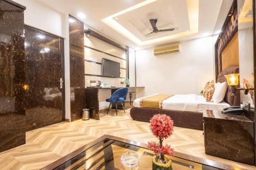 Hotel Cosmo Near BLK Hospital Karol Bagh in New Delhi, India