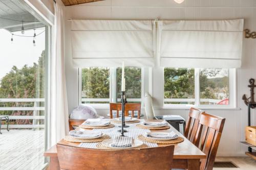Totally Beachin Getaway by AvantStay Waterfront - photo 14