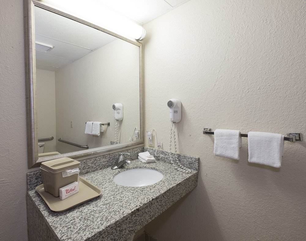 Red Roof Inn Hartford Vernon - photo 19