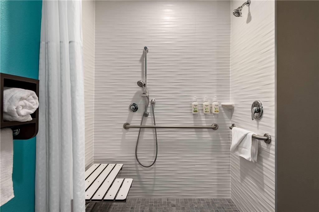 La Quinta Inn & Suites by Wyndham Montgomery - photo 8