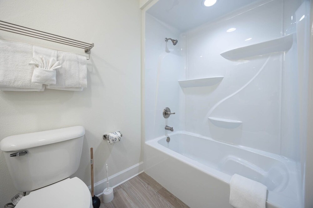 Phoenix Gulf Towers 2106 2 Bedroom Condo - photo 17