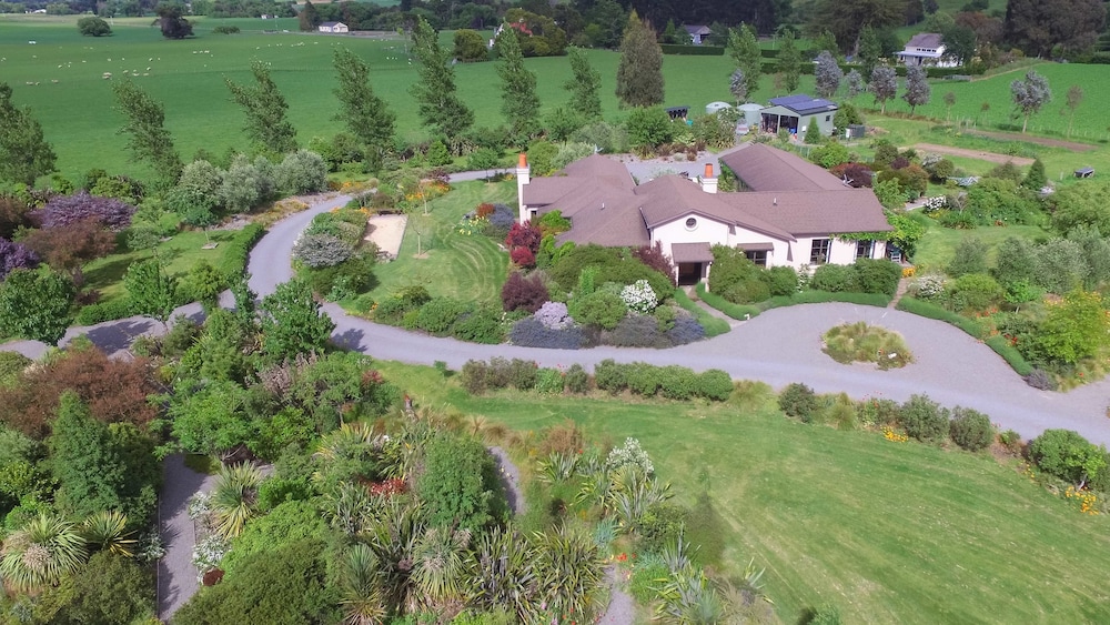 The Summit Lodge — 5-Star Luxury Hotel in Wellington, New Zealand