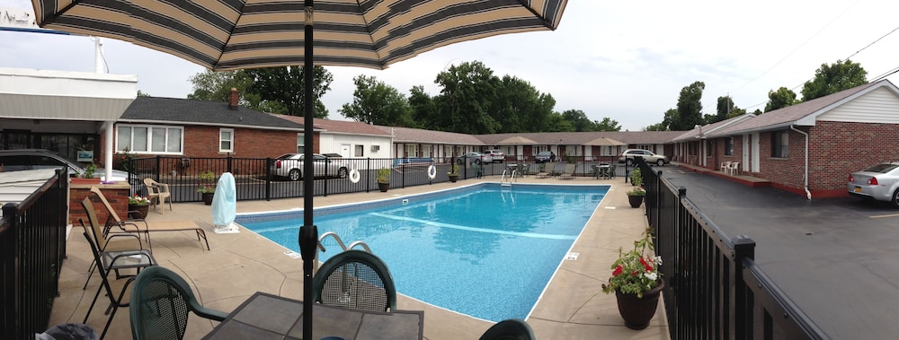 Moonlite Motel Niagara Falls in Niagara Falls, United States