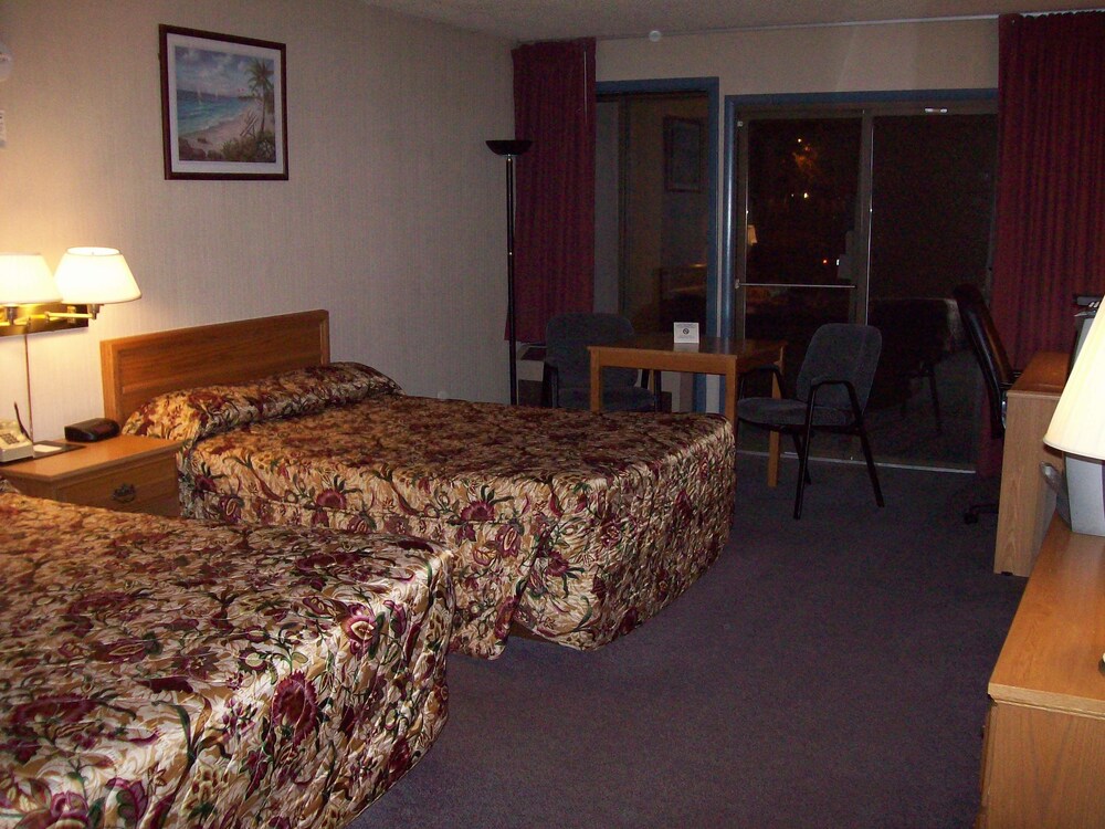 Courtesy Inn - photo 4