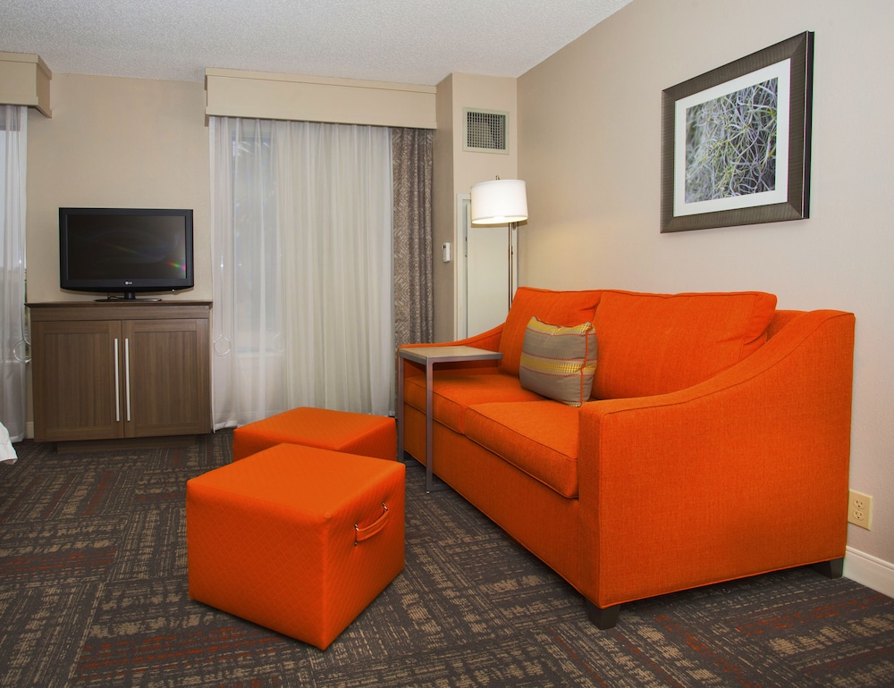 Hampton Inn & Suites Valdosta Conference Center - photo 13