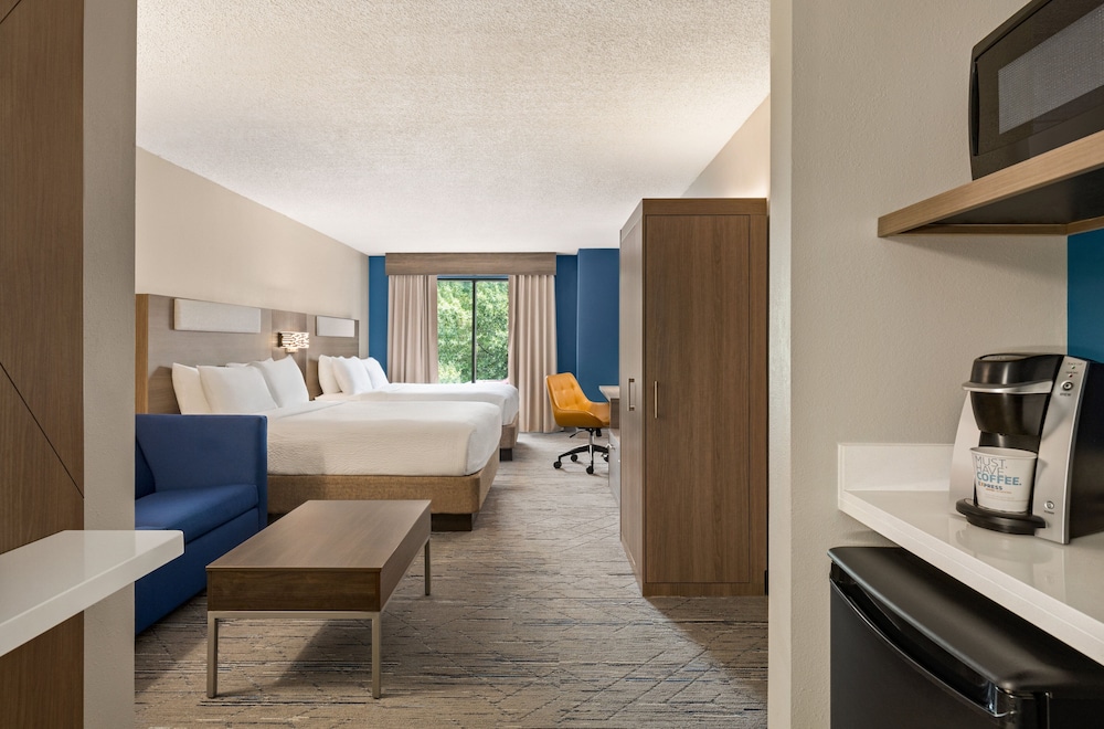 Holiday Inn Express & Suites Greenville Downtown by IHG - photo 13