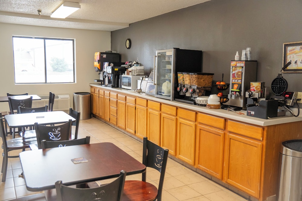 Victorian Inn & Suites - photo 59