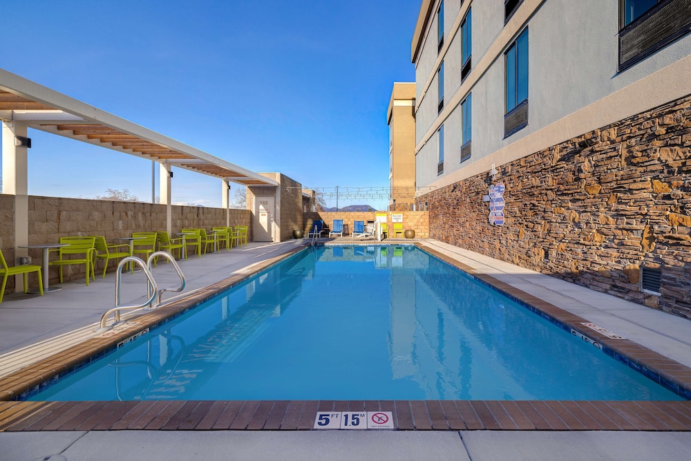 Home2 Suites by Hilton Redding - photo 35