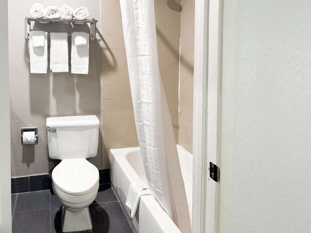 OYO Hotel Irving DFW Airport North - photo 9
