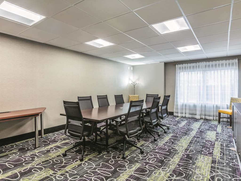 La Quinta Inn & Suites by Wyndham Dallas Plano West - photo 32