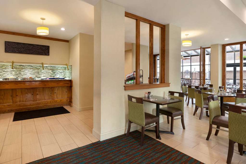 Days Inn by Wyndham Baltimore Inner Harbor - photo 11