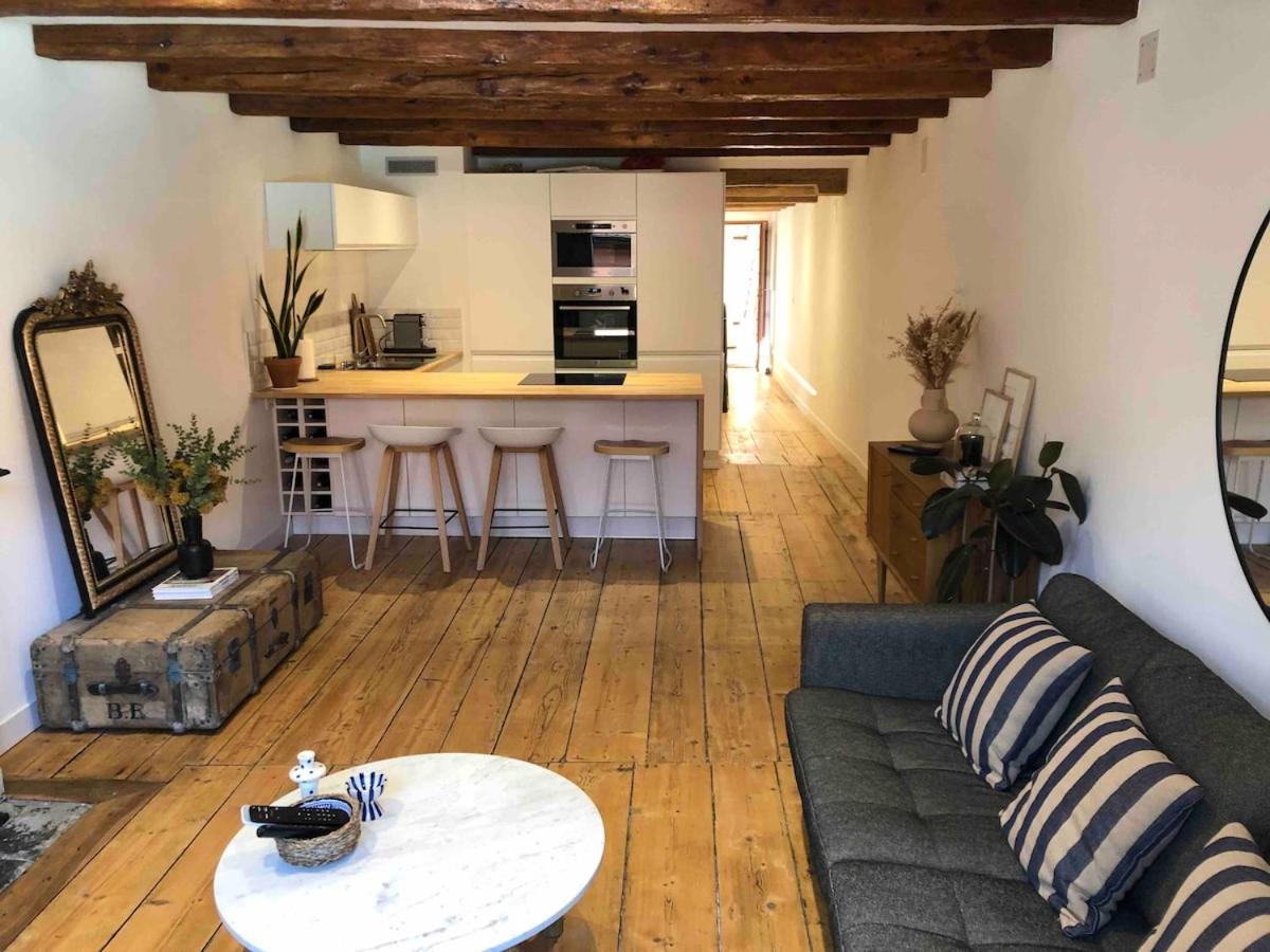 Exceptional Location Between Lake And Pedestrian Street — 4-Star Luxury Hotel in Annecy, France